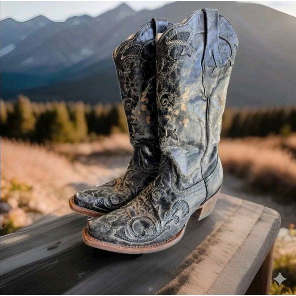 Corral Women’s Vintage Black Distressed Lizard Inlay Western Boots C2108